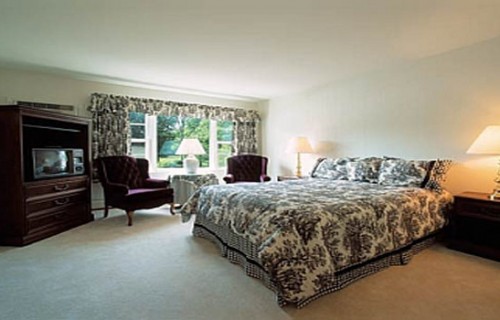 Crescent Lodge and Country Inn