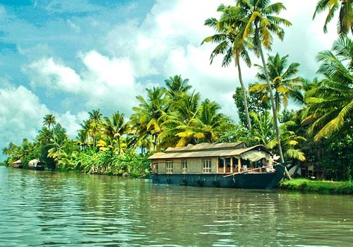 4 Nights Luxury Kerala Tourism Honeymoon Package