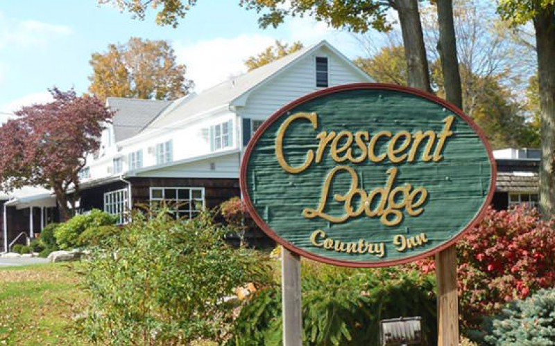 Crescent Lodge