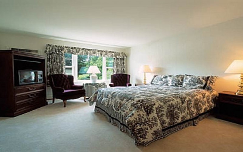 Crescent Lodge and Country Inn