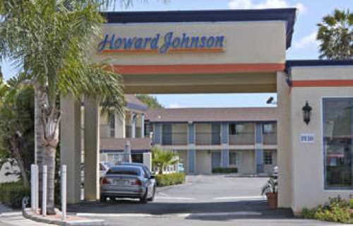 Howard Johnson Inn & Suites